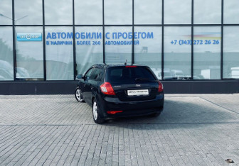 Подержанный автомобиль Kia Ceed Hatchback 2012 года (3 фото)