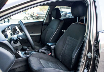 Подержанный автомобиль Kia Ceed Hatchback 2012 года (15 фото)