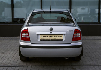 Подержанный автомобиль Skoda Octavia Liftback 2006 года (4 фото)