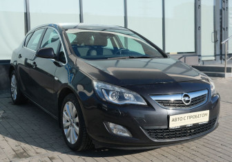 Подержанный автомобиль Opel Astra Hatchback 2011 года (7 фото)