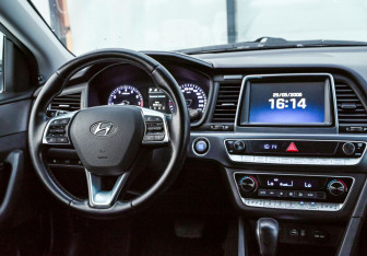 Подержанный автомобиль Hyundai Sonata 2017 года (11 фото)