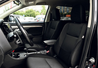 Подержанный автомобиль Mitsubishi Outlander 2013 года (16 фото)