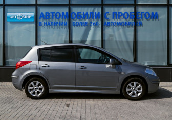 Подержанный автомобиль Nissan Tiida Hatchback 2012 года (6 фото)
