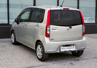 Подержанный автомобиль Daihatsu Move 2013 года (3 фото)