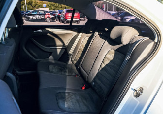 Подержанный автомобиль Volkswagen Jetta Sedan 2014 года (17 фото)
