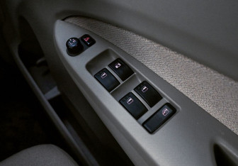 Подержанный автомобиль Daihatsu Move 2013 года (12 фото)