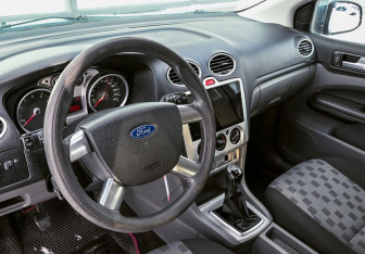 Подержанный автомобиль Ford Focus Sedan 2008 года (10 фото)