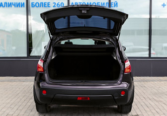 Подержанный автомобиль Nissan Qashqai 2013 года (19 фото)