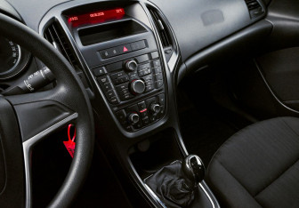 Подержанный автомобиль Opel Astra Wagon 2012 года (9 фото)
