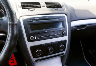 Подержанный автомобиль Skoda Octavia Liftback 2011 года (11 фото)