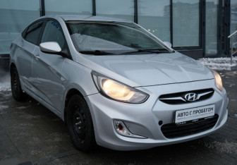 Подержанный автомобиль Hyundai Solaris Sedan 2011 года (7 фото)