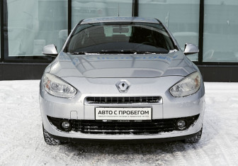 Подержанный автомобиль Renault Fluence 2013 года (8 фото)