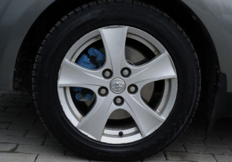 Подержанный автомобиль Toyota Corolla Verso 2006 года (20 фото)