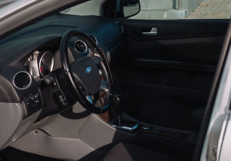 Подержанный автомобиль Ford Focus Sedan 2008 года (9 фото)