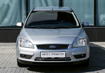 Подержанный автомобиль Ford Focus Sedan 2008 года (8 фото)