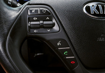 Подержанный автомобиль Kia Ceed Hatchback 2015 года (16 фото)