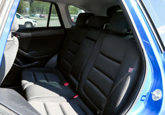 Подержанный автомобиль Mazda CX-5 2012 года (17 фото)