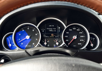 Подержанный автомобиль Porsche Cayenne 2007 года (12 фото)