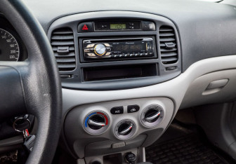 Подержанный автомобиль Hyundai Verna Sedan 2007 года (13 фото)