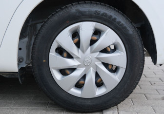 Подержанный автомобиль Toyota Vitz 2018 года (19 фото)