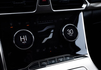 Подержанный автомобиль Exeed TXL 2022 года (13 фото)