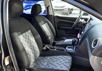 Подержанный автомобиль Ford Focus Sedan 2007 года (16 фото)