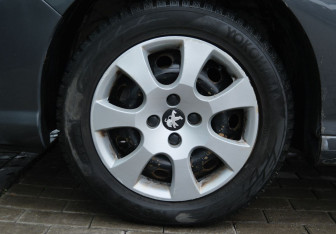 Подержанный автомобиль Peugeot 408 2014 года (19 фото)