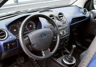 Подержанный автомобиль Ford Fiesta Hatchback 2007 года (13 фото)