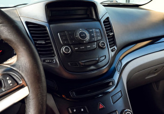 Подержанный автомобиль Chevrolet Orlando 2012 года (10 фото)