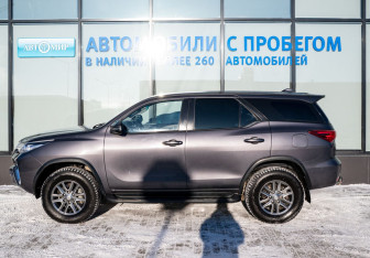 Подержанный автомобиль Toyota Fortuner 2020 года (2 фото)