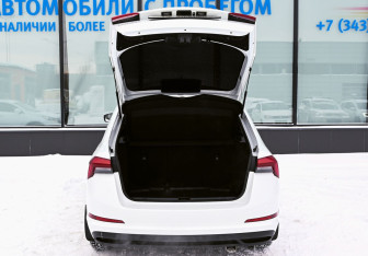 Подержанный автомобиль Skoda Rapid Liftback 2020 года (18 фото)