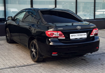 Подержанный автомобиль Toyota Corolla Sedan 2012 года (3 фото)
