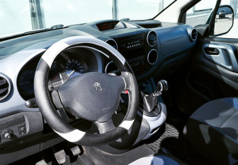 Подержанный автомобиль Peugeot Partner 2012 года (13 фото)