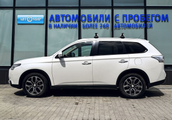 Подержанный автомобиль Mitsubishi Outlander 2014 года (2 фото)