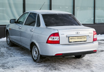 Подержанный автомобиль LADA (ВАЗ) Priora Sedan 2014 года (3 фото)