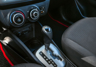 Подержанный автомобиль Kia Rio Sedan 2013 года (9 фото)