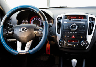 Подержанный автомобиль Kia Ceed Wagon 2010 года (11 фото)