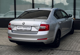 Подержанный автомобиль Skoda Octavia Liftback 2017 года (5 фото)