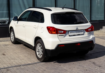 Подержанный автомобиль Mitsubishi ASX 2013 года (3 фото)
