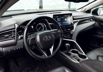 Подержанный автомобиль Toyota Camry Sedan 2021 года (15 фото)