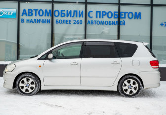 Подержанный автомобиль Toyota Ipsum 2002 года (2 фото)