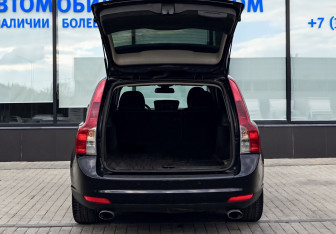 Подержанный автомобиль Volvo V50 2007 года (22 фото)