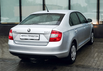 Подержанный автомобиль Skoda Rapid Liftback 2014 года (5 фото)