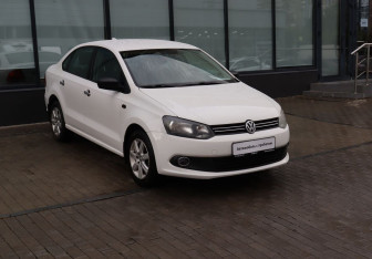 Подержанный автомобиль Volkswagen Polo Sedan 2013 года (7 фото)