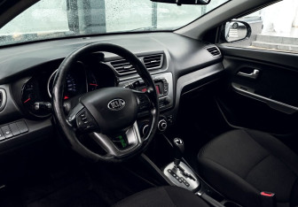 Подержанный автомобиль Kia Rio Sedan 2014 года (15 фото)