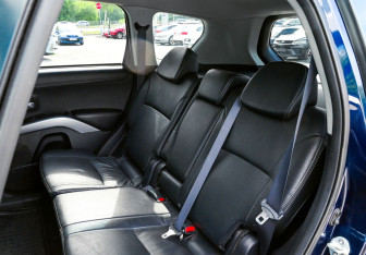 Подержанный автомобиль Mitsubishi Outlander 2012 года (16 фото)