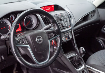 Подержанный автомобиль Opel Zafira Compactvan 2013 года (15 фото)
