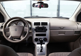 Подержанный автомобиль Dodge Caliber 2007 года (9 фото)