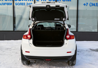 Подержанный автомобиль Nissan Juke 2011 года (19 фото)