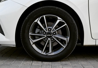 Подержанный автомобиль Kia K3 Sedan 2021 года (22 фото)